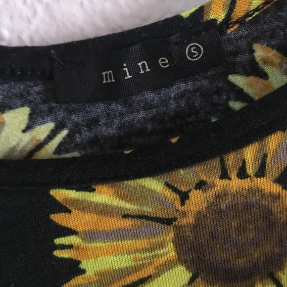 🌻 Floral Crop Top 🌻 - Picture 2 of 2